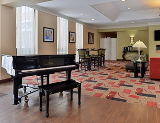 Lobby 2 Holiday Inn NEW LONDON - MYSTIC AREA, an IHG Hotel