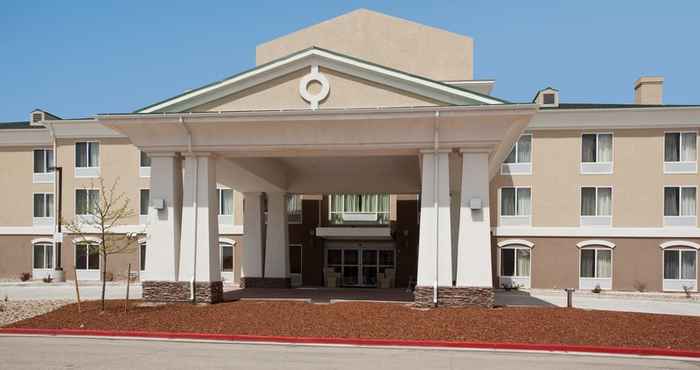 Exterior Holiday Inn Express & Suites LAMAR, an IHG Hotel