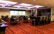 Lobi 4 Holiday Inn Express & Suites CUMBERLAND - LA VALE, an IHG Hotel