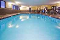 สระว่ายน้ำ Holiday Inn Express & Suites ROCHESTER – MAYO CLINIC AREA, an IHG Hotel