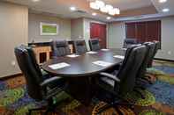 Functional Hall Holiday Inn Express & Suites ROCHESTER – MAYO CLINIC AREA, an IHG Hotel