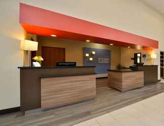 Sảnh chờ 2 Holiday Inn Express BOSTON-MILFORD, an IHG Hotel