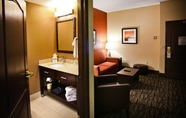 In-room Bathroom 4 Holiday Inn & Suites LA CROSSE - DOWNTOWN, an IHG Hotel