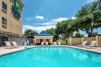 Kolam Renang Holiday Inn Express & Suites FORT WORTH SOUTHWEST (I-20), an IHG Hotel