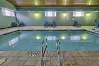 Swimming Pool Holiday Inn Express SANTA ROSA, an IHG Hotel