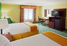 Bedroom 6 Holiday Inn Express & Suites THORNBURG-S. FREDERICKSBURG by IHG, an IHG Hotel