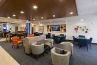 Bar, Kafe dan Lounge Holiday Inn Express & Suites PORT HURON, an IHG Hotel