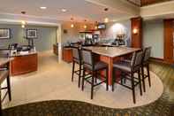 Bar, Kafe, dan Lounge Staybridge Suites RALEIGH-DURHAM APT-MORRISVILLE, an IHG Hotel