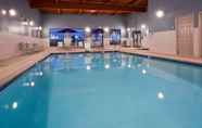 Hồ bơi 4 Holiday Inn Express & Suites MINNEAPOLIS (GOLDEN VALLEY), an IHG Hotel