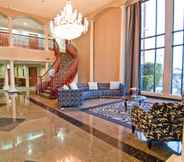 Lobi 3 Holiday Inn Express & Suites LAKE CHARLES, an IHG Hotel