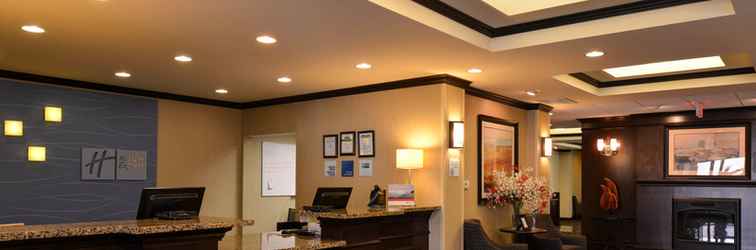 Lobby Holiday Inn Express & Suites FAIRMONT, an IHG Hotel