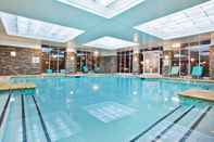 Swimming Pool Holiday Inn MACON NORTH, an IHG Hotel
