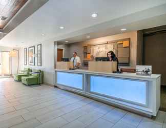 Lobby 2 Holiday Inn Express & Suites ELKINS, an IHG Hotel