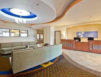 Lobi 2 Holiday Inn Express & Suites DENVER EAST-PEORIA STREET, an IHG Hotel