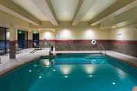 Swimming Pool Holiday Inn Express KLAMATH - REDWOOD NTL PK AREA, an IHG Hotel