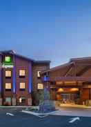 EXTERIOR_BUILDING ฮอลิเดย์อินน์เอ็กซ์เพรส คลาแมธ - ย่านอุทยานแห่งชาติเรดวูด - เครือโรงแรมไอเอชจี