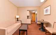 Common Space 2 Holiday Inn Express BREEZEWOOD, an IHG Hotel