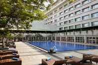 Kolam Renang Crowne Plaza CHENNAI ADYAR PARK, an IHG Hotel