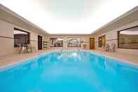 Swimming Pool Holiday Inn Express & Suites DAYTON NORTH - TIPP CITY, an IHG Hotel