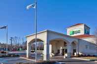 Exterior Holiday Inn Express KERNERSVILLE, an IHG Hotel