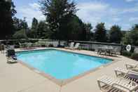 Swimming Pool Holiday Inn Express KERNERSVILLE, an IHG Hotel