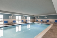 Swimming Pool Holiday Inn Express & Suites SOUTH BEND - CASINO, an IHG Hotel