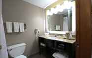 Phòng tắm bên trong 6 Holiday Inn Express MARSHALL, an IHG Hotel