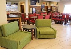 Restaurant 7 Holiday Inn Express OSAGE BCH - LAKE OF THE OZARKS by IHG, an IHG Hotel