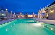 Swimming Pool 6 Holiday Inn REDDING, an IHG Hotel