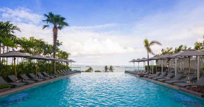 Swimming Pool Holiday Inn PATTAYA, an IHG Hotel