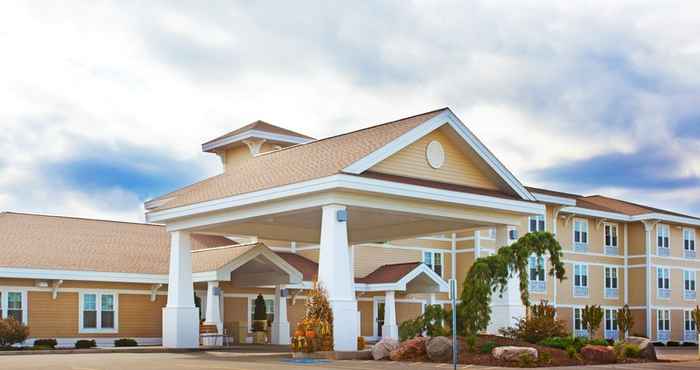 Exterior Holiday Inn Express & Suites IRON MOUNTAIN, an IHG Hotel