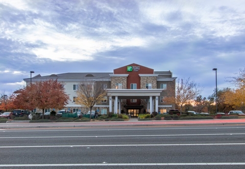 Exterior Holiday Inn Express & Suites ROSEVILLE - GALLERIA AREA, an IHG Hotel