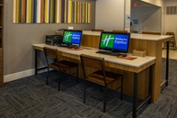 Functional Hall Holiday Inn Express & Suites ROSEVILLE - GALLERIA AREA, an IHG Hotel