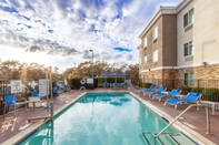 Swimming Pool Holiday Inn Express & Suites ROSEVILLE - GALLERIA AREA, an IHG Hotel