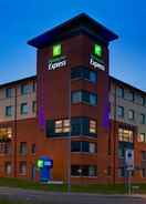 Your Holiday Inn Express hotel at Luton Airport Holiday Inn Express LONDON - LUTON AIRPORT, an IHG Hotel