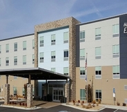 ภายนอกอาคาร 5 Holiday Inn Express & Suites MACON NORTH, an IHG Hotel