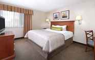 Others 7 Candlewood Suites KENOSHA