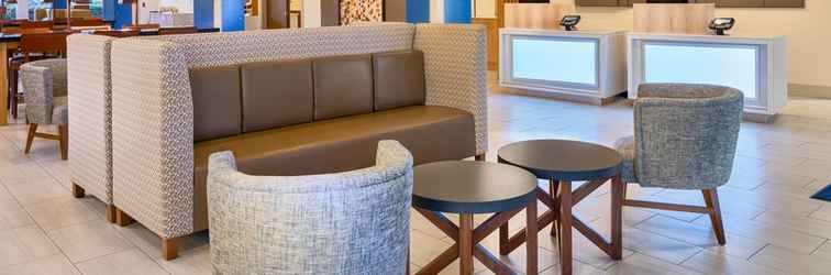 Lobby Holiday Inn Express & Suites SALEM NORTH - KEIZER, an IHG Hotel