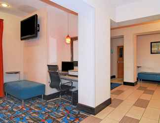 Lobi 2 Holiday Inn Express & Suites DESTIN E - COMMONS MALL AREA, an IHG Hotel