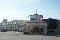 Bangunan Holiday Inn Express HICKORY-HICKORY MART, an IHG Hotel