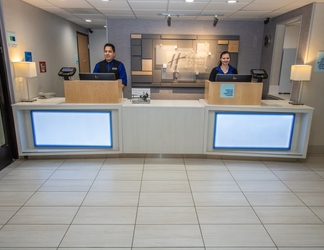 Lobby 2 Holiday Inn Express & Suites ROSEVILLE - GALLERIA AREA, an IHG Hotel