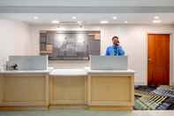 Lobby Holiday Inn Express CHAPEL HILL, an IHG Hotel