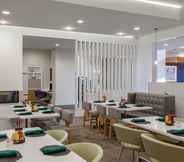 Restaurant 5 Holiday Inn CLEVELAND CLINIC, an IHG Hotel