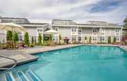 Swimming Pool 7 Holiday Inn CAPE COD - HYANNIS, an IHG Hotel