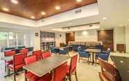 Restaurant 5 Holiday Inn Express & Suites CHARLESTON-NORTH, an IHG Hotel