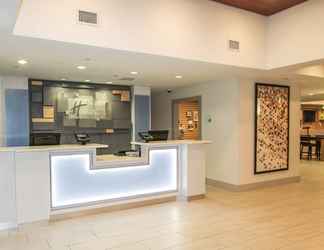 Lobby 2 Holiday Inn Express & Suites CHARLESTON-NORTH, an IHG Hotel