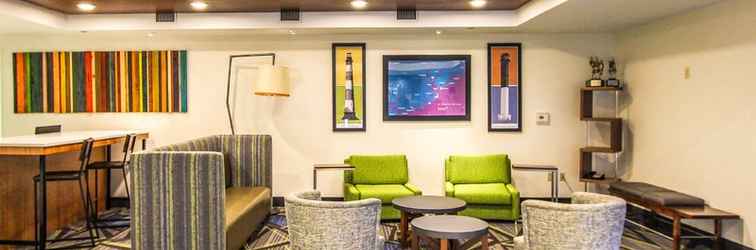 Lobby Holiday Inn Express & Suites CHARLESTON-NORTH, an IHG Hotel