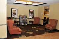 Lobby Holiday Inn Express & Suites CLINTON, an IHG Hotel