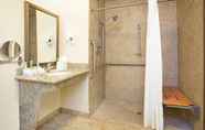 In-room Bathroom 5 Holiday Inn Express & Suites LOS ALAMOS ENTRADA PARK, an IHG Hotel