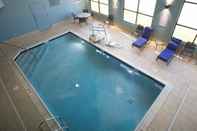 Swimming Pool Holiday Inn Express & Suites MADISON, an IHG Hotel